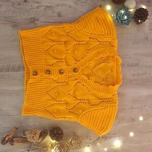 yellow crochet shirt, three buttons, ideal for the cold large size